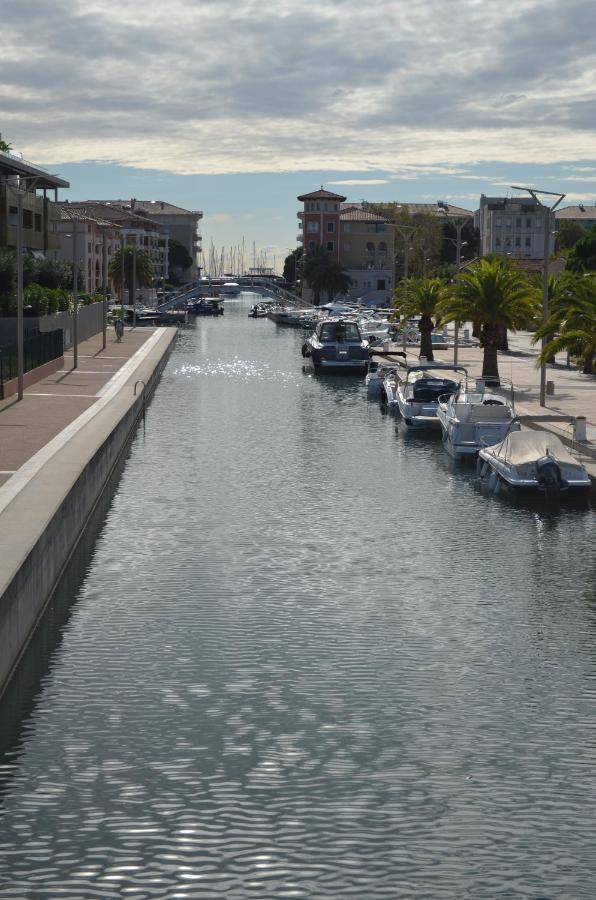 Charmant Appartement A 350M De La Plage Et Du Port Fréjus 外观 照片