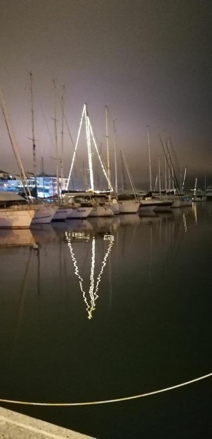 Charmant Appartement A 350M De La Plage Et Du Port Fréjus 外观 照片